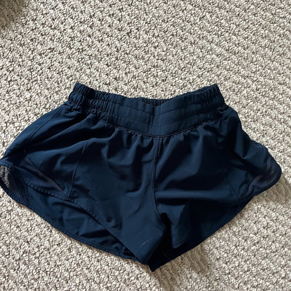 Lululemon Size 2 Hotty Hot Shorts 2.5 Inch